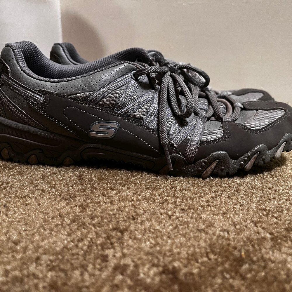 Skechers woman's sneakers, grey and dark grey, size 9